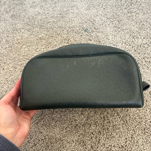 Authentic Louis Vuitton Taiga Trousse Toilette PM Clutch Bag Green - Picture 2 of 15